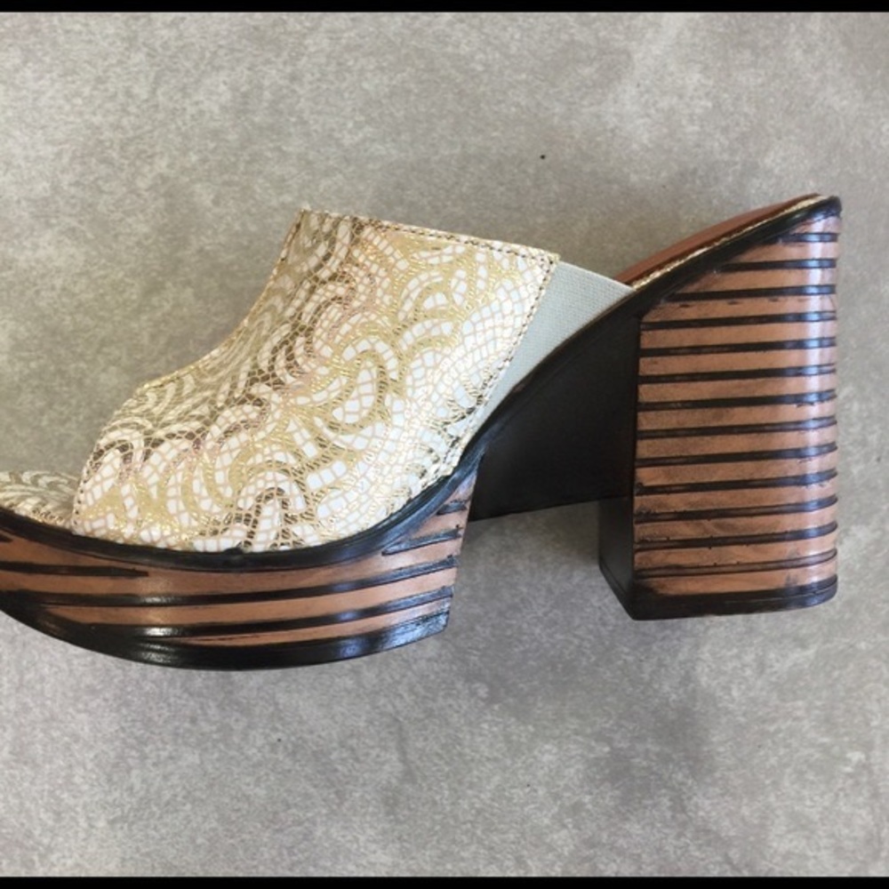 La Pinta Platform Shoes, 8.5